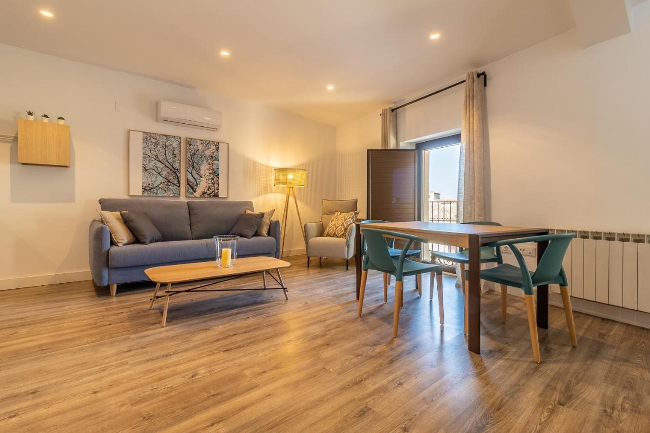 Apartamentos El Patio Plaza Santa Clara Caces Dış mekan fotoğraf