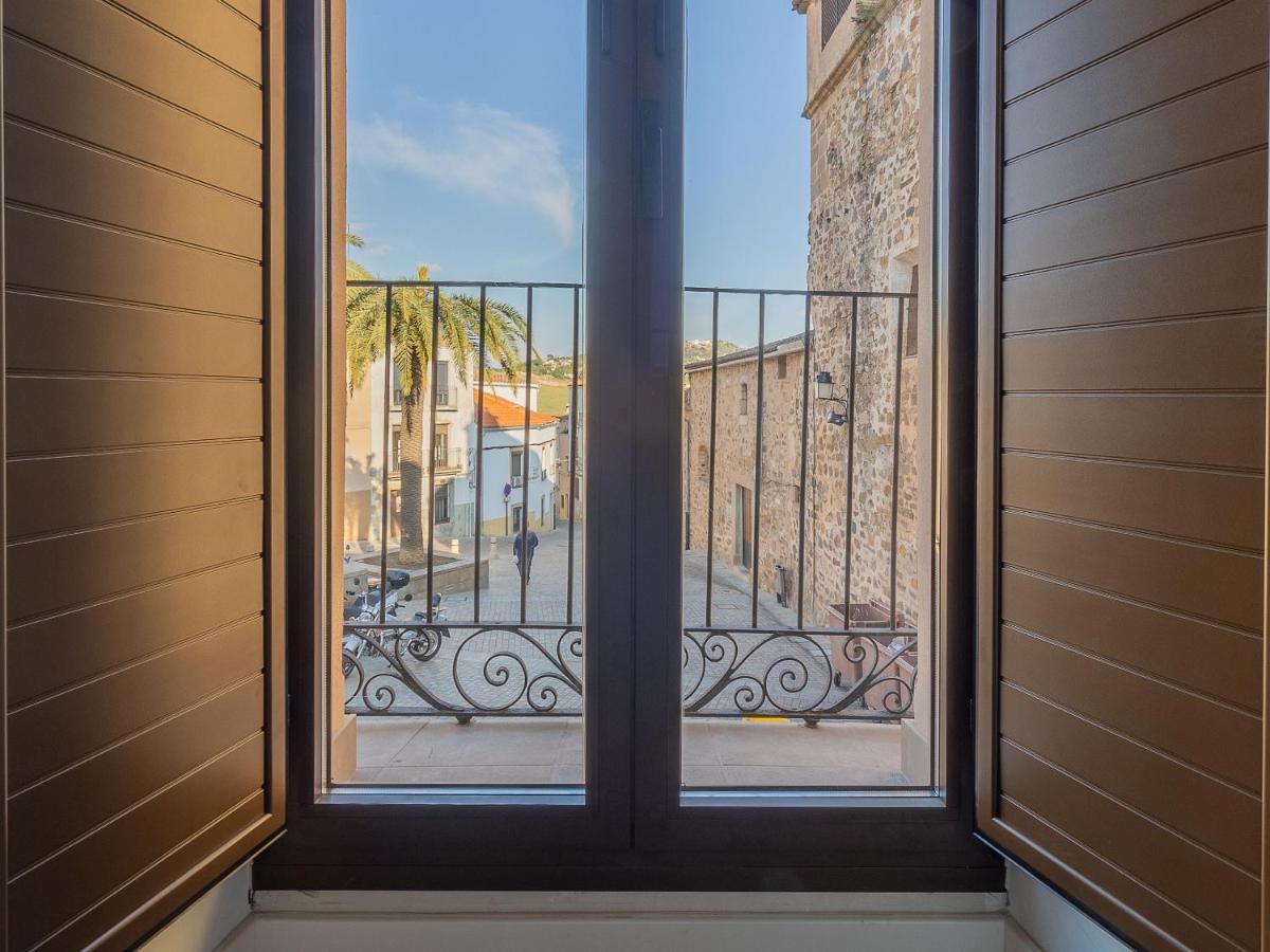 Apartamentos El Patio Plaza Santa Clara Caces Dış mekan fotoğraf
