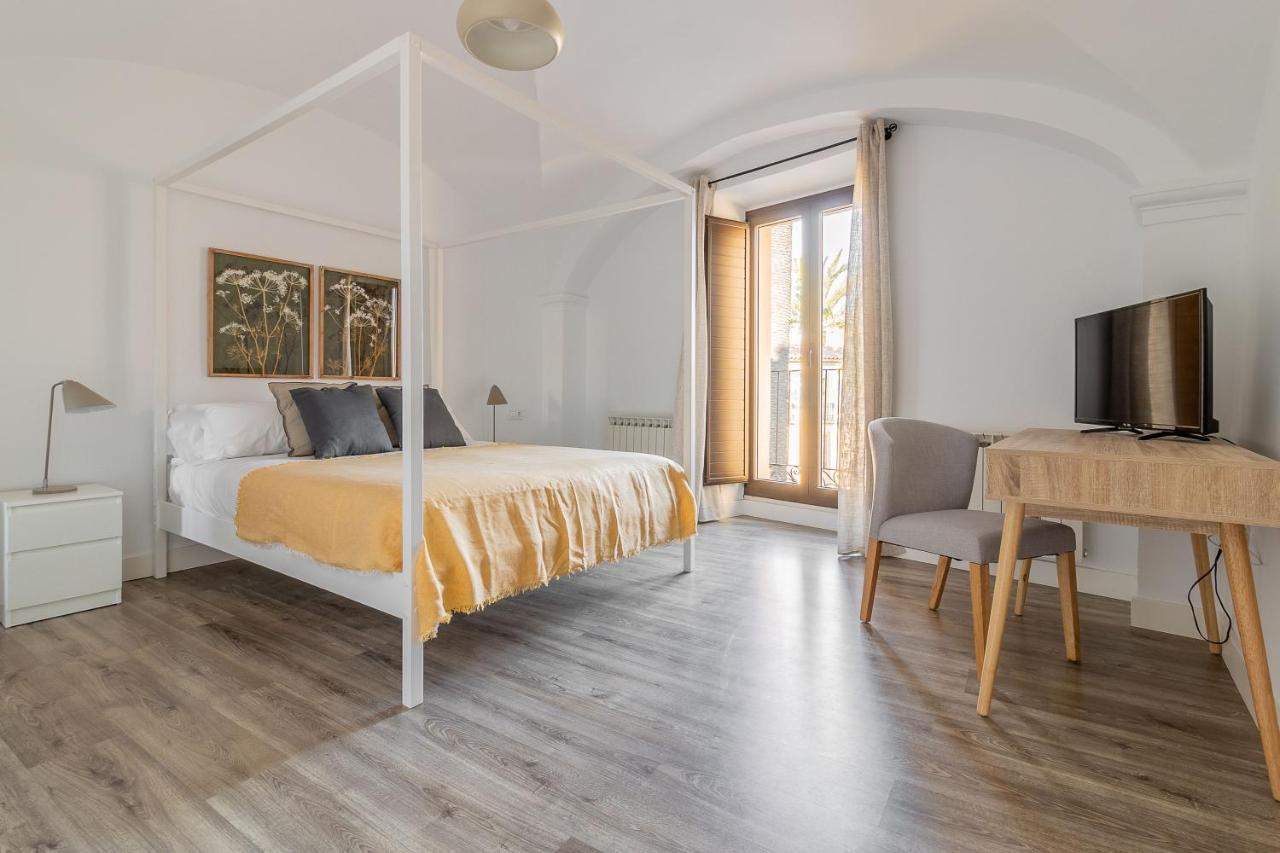 Apartamentos El Patio Plaza Santa Clara Caces Dış mekan fotoğraf