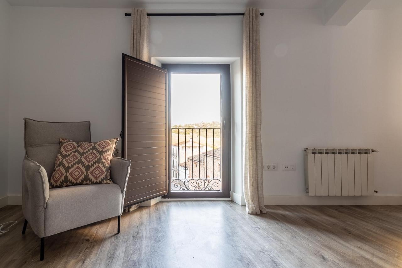 Apartamentos El Patio Plaza Santa Clara Caces Dış mekan fotoğraf
