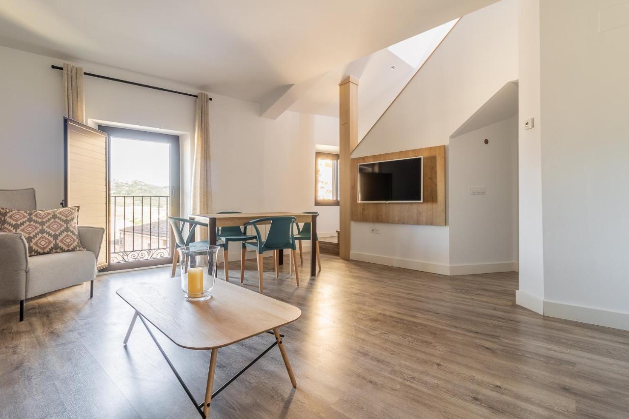 Apartamentos El Patio Plaza Santa Clara Caces Dış mekan fotoğraf