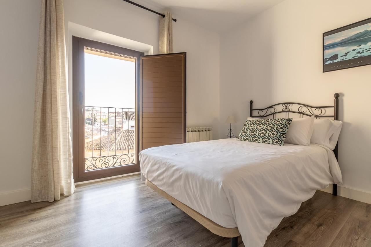 Apartamentos El Patio Plaza Santa Clara Caces Dış mekan fotoğraf