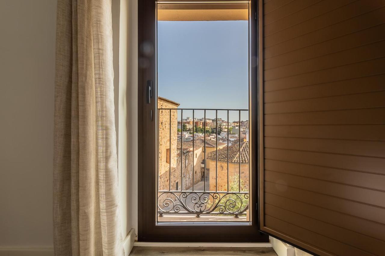 Apartamentos El Patio Plaza Santa Clara Caces Dış mekan fotoğraf