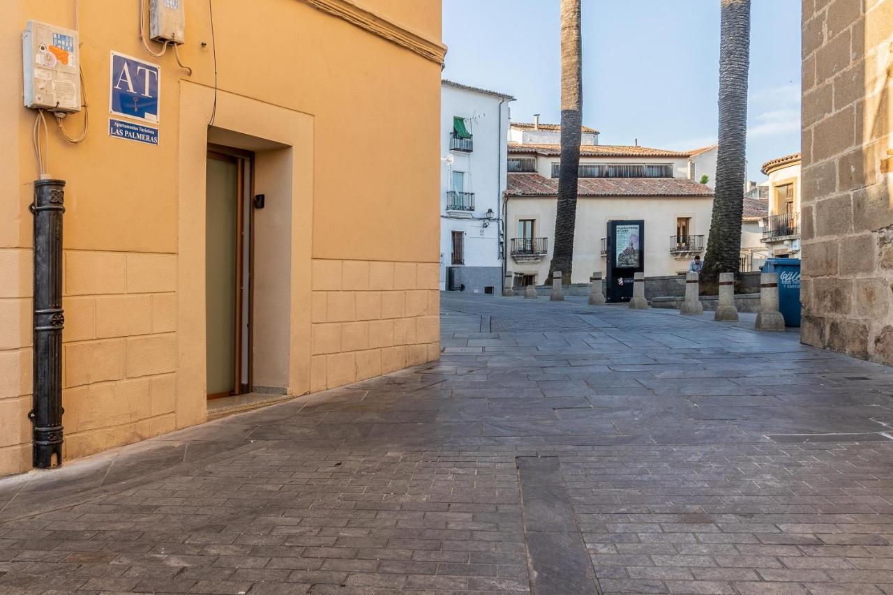 Apartamentos El Patio Plaza Santa Clara Caces Dış mekan fotoğraf