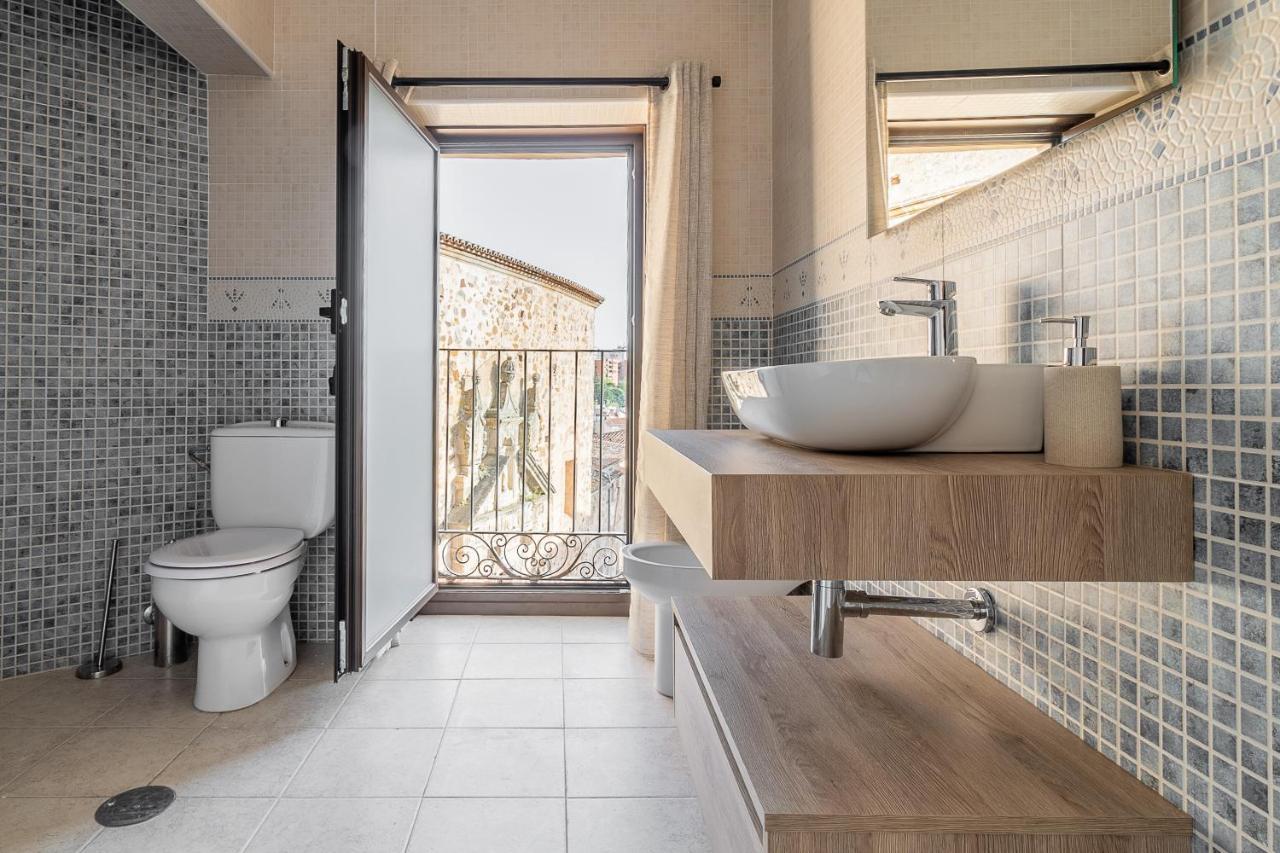 Apartamentos El Patio Plaza Santa Clara Caces Dış mekan fotoğraf